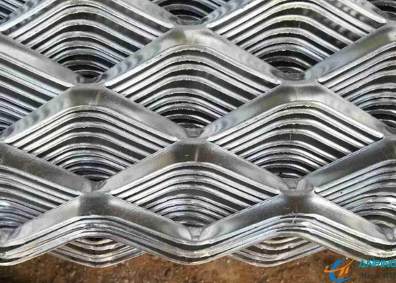 Aluminiumerhabenes Streckmetallgitter, das in der Herstellung verwendet wird